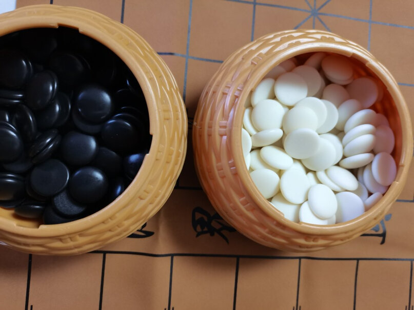 赢八围棋五子棋套装皮革棋盘围棋棋子成人儿童初学者入门游戏棋这个皮革棋盘的有多少棋子？