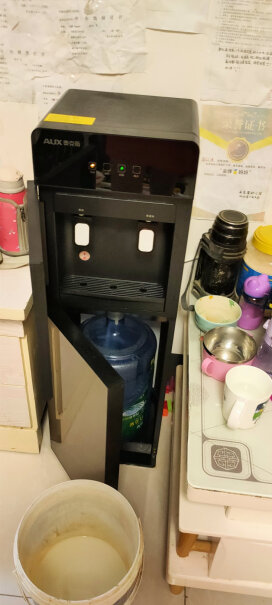 奥克斯饮水机下置式家用立式温热型桶要自配还是有带的？