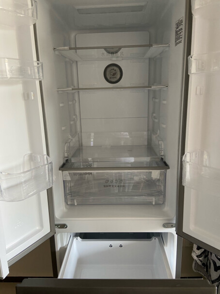 容声Ronshen319升变频一级能效法式多门四门冰箱家用风冷无霜超薄大容量BCD-319WD11M是钢化玻璃面吗？