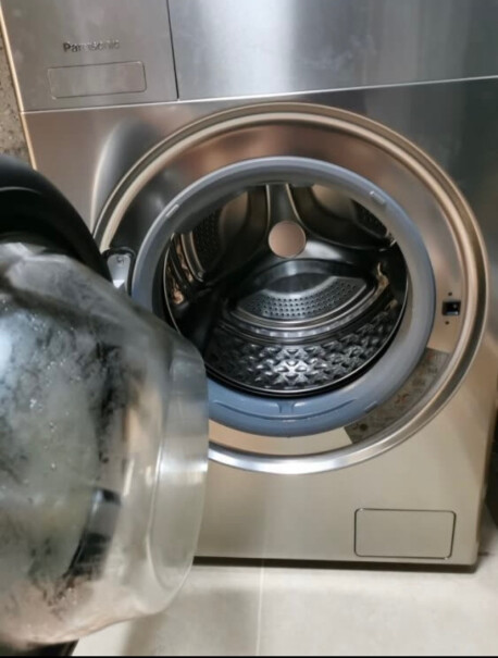 松下Panasonic滚筒洗衣机全自动10公斤95℃除菌洗是智能投放吗？还有就是真的洗的干净吗，就是一些白色衣领袖口什么的？求评论？