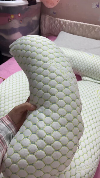 多米贝贝孕妇枕U型侧睡抱枕多功能托腹靠枕是乳胶的吗，还是太空棉？