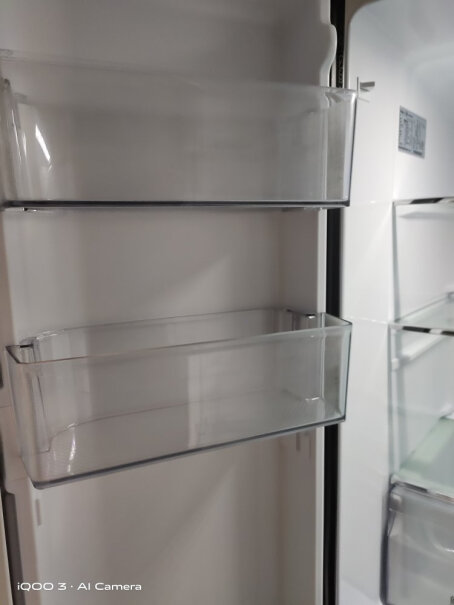 海尔Haier这个款的冰箱左边门是比右边门高些嘛？