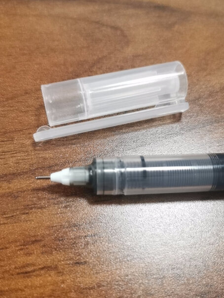 得力deli直液笔签字笔0.5mm全针管中性笔请问写出来的字有没有臭墨汁的味道？