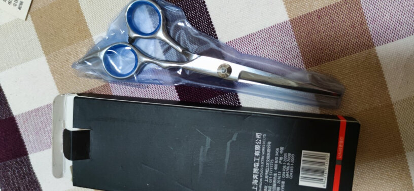 奔腾理发器理发剪刀剪刘海用牙剪还是平剪？