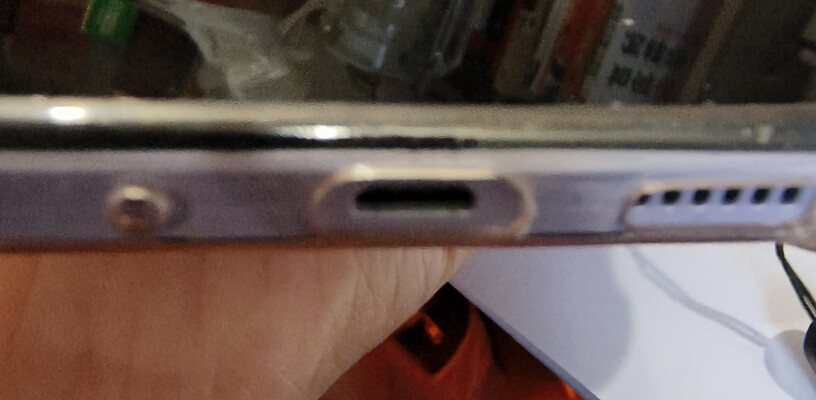 小米22120RN86C手机有贴钢化膜吗？