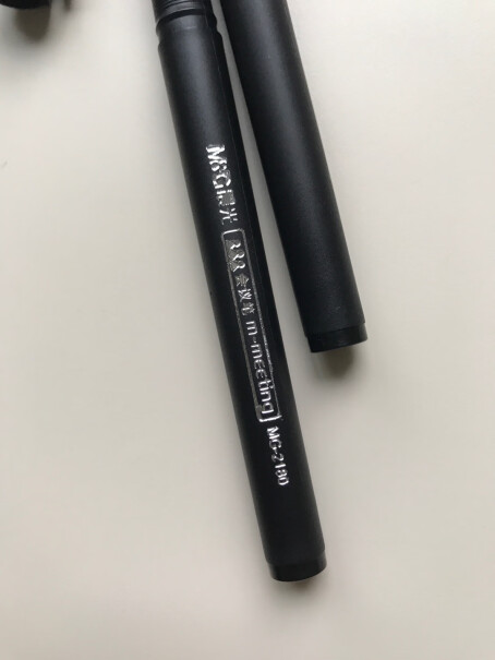 晨光M&G文具0.5mm黑色中性笔纤维头会议笔笔迹粗吗？好用吗？