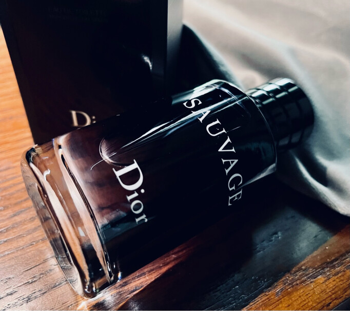 迪奥Dior花漾淡香氛在专柜问了，专柜的人说京东商城的不是官方渠道啊，这个能够保证正品的吗？