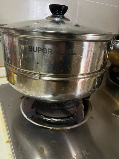 苏泊尔SUPOR双层复底26cm蒸锅汤锅蒸笼SZ26B5这锅在燃气上用 把手烫吗？