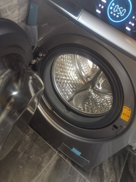 小天鹅洗衣机全自动大家买的洗衣机，甩干的时候抽水泵有翁嗡嗡的声音吗？抽水泵声音大吗？？