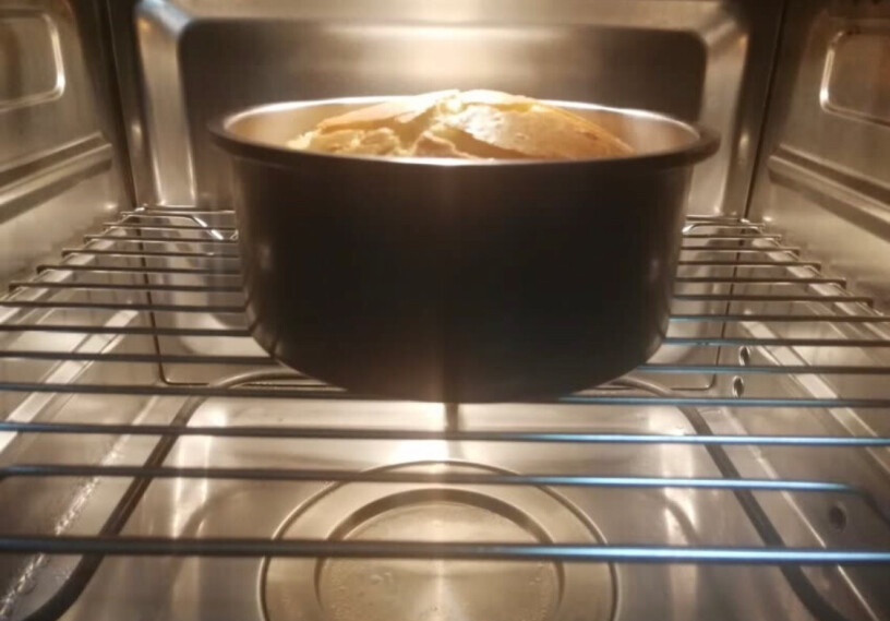 华帝蒸烤箱一体机台式电蒸箱黑色盘放在发热管上还是下呢？