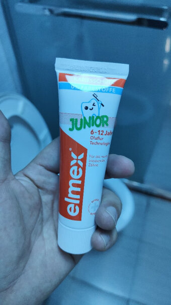 牙膏艾美换牙ELMEX12防蛀含氟少儿成人款能洁白牙齿吗？