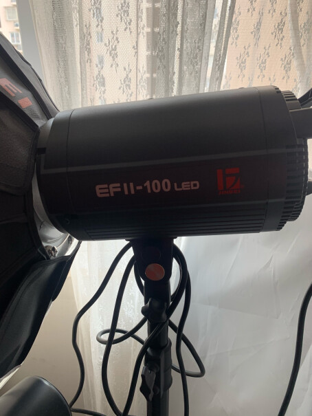 金贝EFII100拍摄灯请问大家，这款灯是不是无法调节色温？