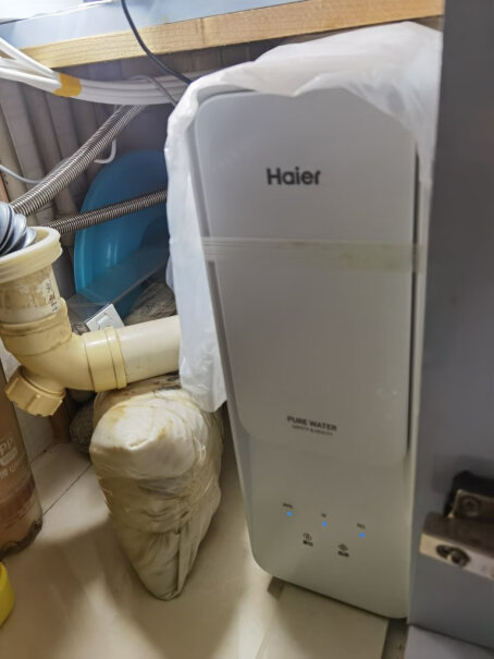 海尔（Haier）京东小家智能生态 家用净水器云净800G双出水直饮机 2.5升与热水器怎么安装啊，分开安装可以吗？