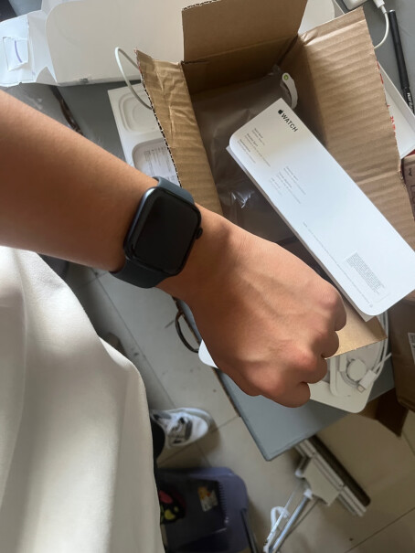 Apple Watch S9 智能手表GPS款星光色蜂窝版可以插卡吗？