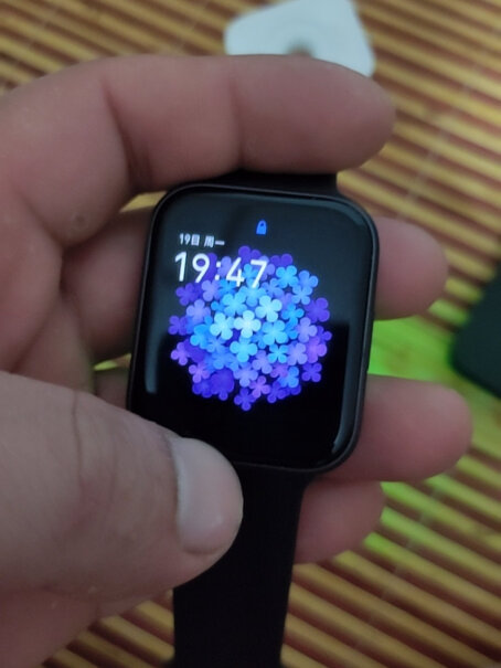 魅族智能手表墨岩可以调屏幕色调吗？