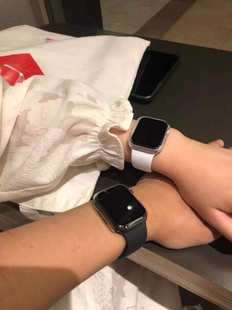 Apple Watch 6 GPS+蜂窝款 44mm深空灰色男生手腕维度170mm,适40还是44合适呢？谢谢？