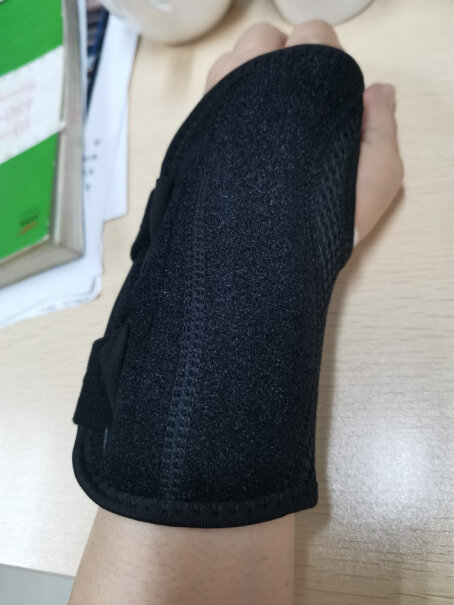 迪舒手腕骨折固定夹板护腕护具手桡骨扭伤腕关节支具腕管综合征转方向盘，把筋扭了，可以带这个吗？