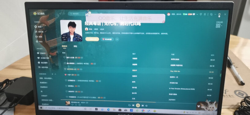 华硕ASUSVivoBook15这电脑一拿就脏有手印还蹭不掉咋办？