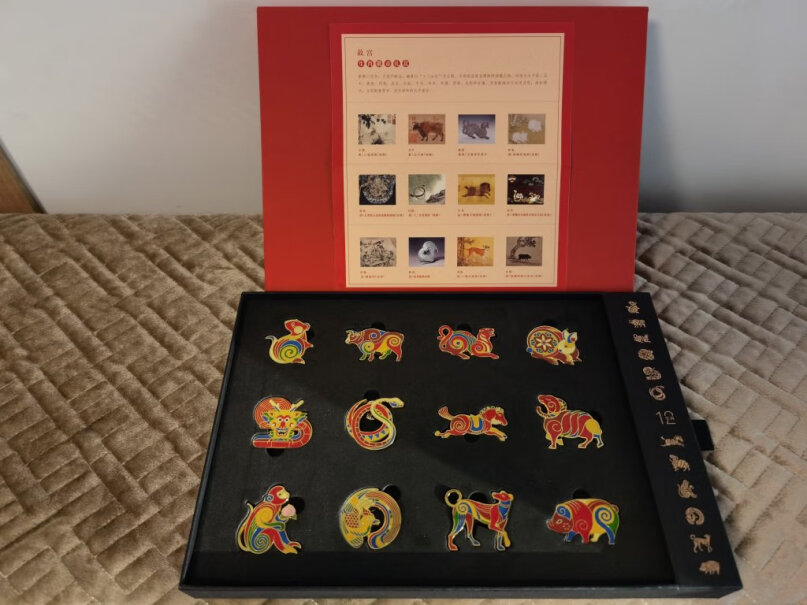故宫文化故宫生肖徽章盒子方便打开放在柜子上展示吗？