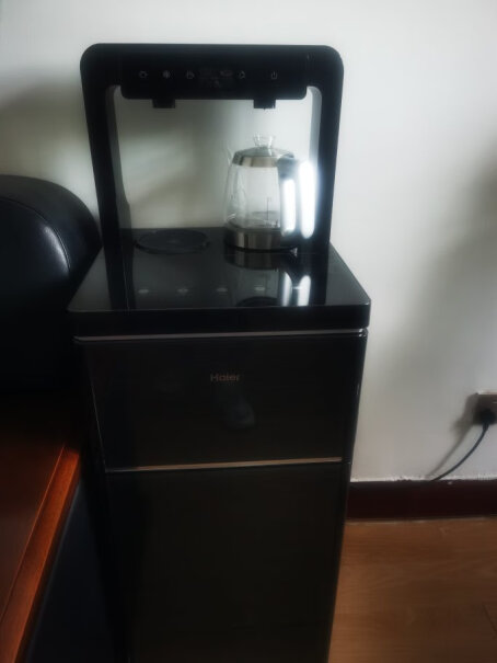 海尔智能茶吧机冰热家用全自动饮水机下置水桶自动上水台式多功能那个保温的怎么用，没反应啊？