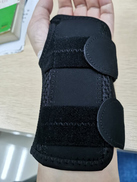 迪舒手腕骨折固定夹板护腕护具手桡骨扭伤腕关节支具腕管综合征转方向盘，把筋扭了，可以带这个吗？