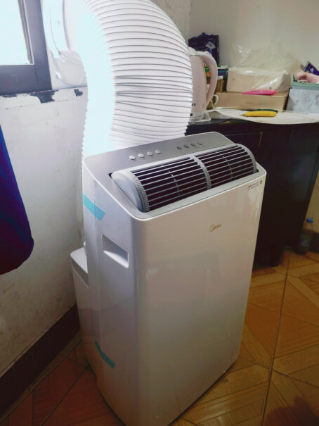 美的移动空调小1匹单冷家用厨房一体机免安装便捷立式空调有外挂机吗？