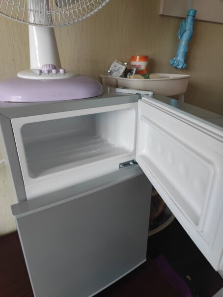 韩国现代迷你冰箱小冰箱小型电冰箱双门家用宿舍冷冻冷藏节能可以放啤酒吗？玻璃瓶那种？