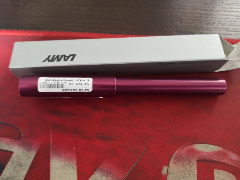 德国进口凌美LAMY宝珠笔签字笔可以换装普通中性笔芯吗？