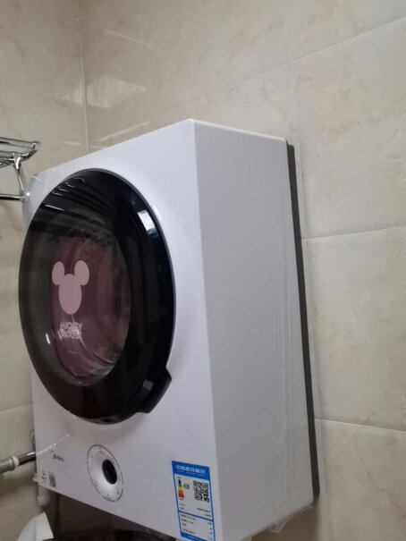 美的壁挂洗衣机迷你滚筒洗衣机全自动3kg打开有没有声音特别大，我这个感觉咚咚咚撞墙的声音？