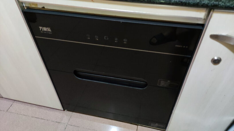 万家乐消毒柜嵌入式家用100升大容量二星级高温消毒亲们，你们买的消毒柜放碗的架子会生锈吗，有蒸汽吗？