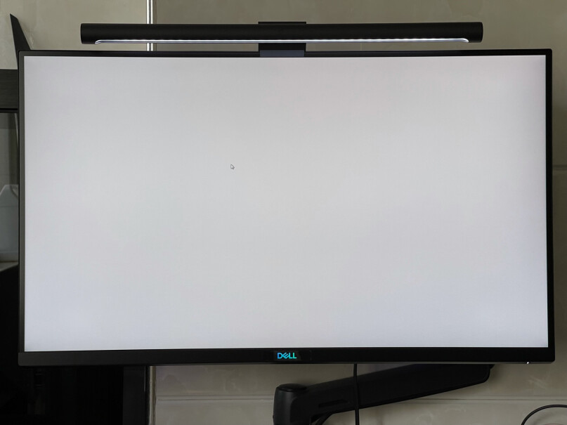 戴尔31.5英寸2K你们有没有遇到屏幕左右两侧明显偏暗的问题？