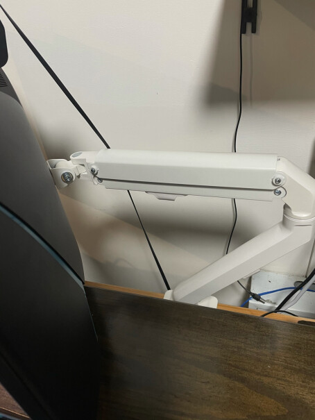 松能电脑支架显示器支架支架臂弹簧的容易垂头么？