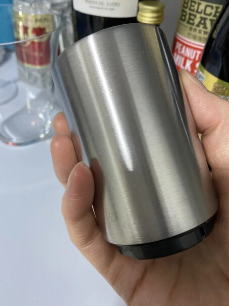 维艾啤酒开瓶器创意自动啤酒起子起瓶器启瓶器启子鸡尾酒具这个开瓶器 是不是对瓶盖无损的？不变形 不留痕迹啊？我收集瓶子盖的 谢谢？