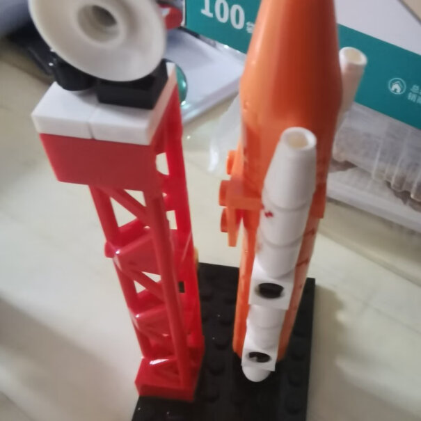 钒象智科儿童积木航天飞船模型礼物哪位帮忙拍了航天飞船的拼装图，发来的拼装图是错的？