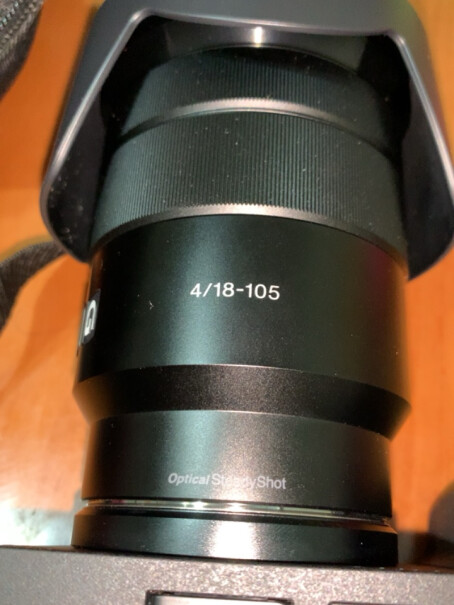 索尼 Alpha 6400 微单相机索尼6400标准版开箱配件都有什么 需要买镜头盖，uv镜 热靴 还有什么配件？