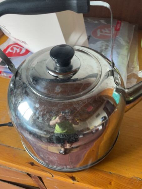 华生电水壶电热水壶食品级不锈钢烧水壶5L很多人说容量是虚报的5升实际4升不到是真的吗？
