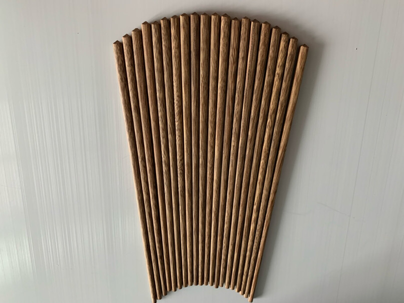 双枪筷子10双装原木铁木筷子家用实木筷子套装此筷子是原木的吗？会不会掉色、弯曲变形？
