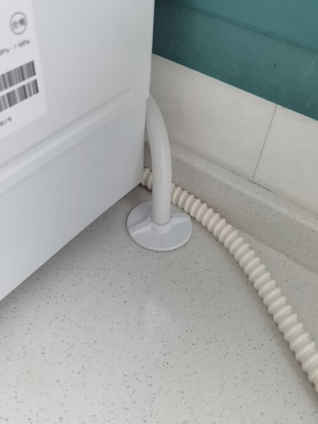 松下洗碗机家用台式易安装独立加热烘干进水管可以接到热水器的热水口吗？