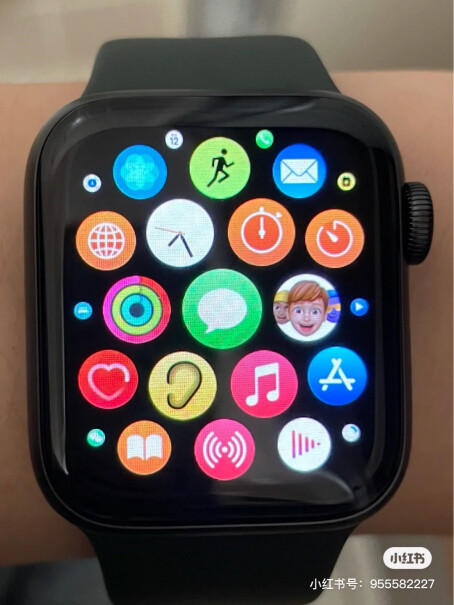 Apple Watch 6 GPS+蜂窝款 44mm深空灰色和4代比有什么功能提升？