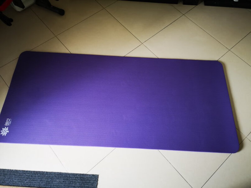 奥义瑜伽垫加厚15MM加宽加长健身垫容易滑动吗？