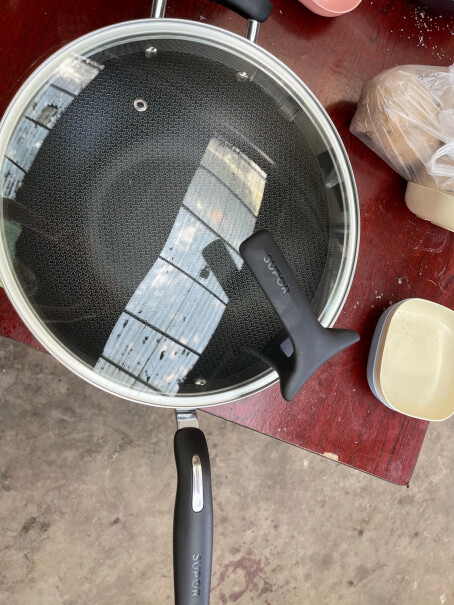 苏泊尔SUPOR这锅蒸东西的时候烧干锅了，锅底都烧黑了，还能用吗？