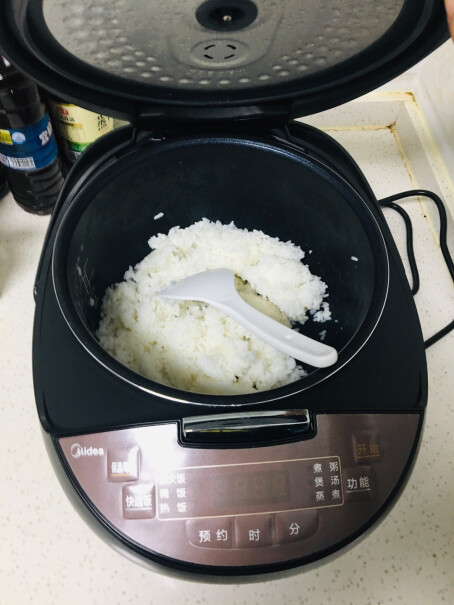 美的电饭煲家用多功能锅底米饭硬吗？