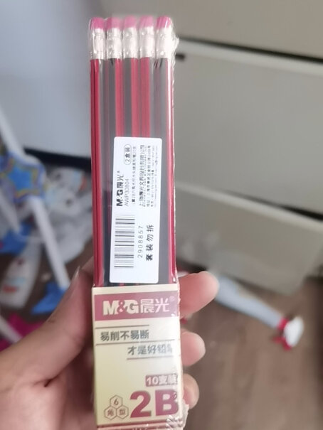 晨光M&G文具2B六角木杆铅笔经典红黑抽条铅笔请问大家 小孩写字用2B还是HB？