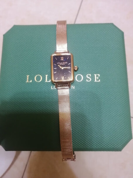 LolaRose手表女满天星英国时尚石英方形女士手表礼物会掉色吗？