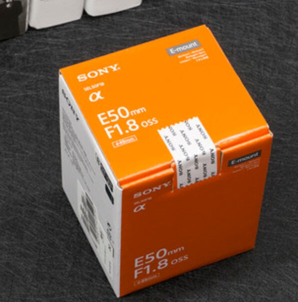 索尼E 30mm 微距镜头这个跟e50那个拍宠物更好？