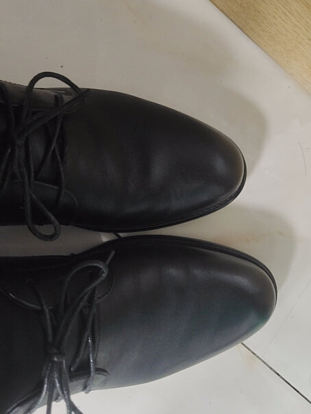 红蜻蜓 男士商务休闲皮鞋 WTA73761为啥要印个HOT，鞋穿着很热吗？