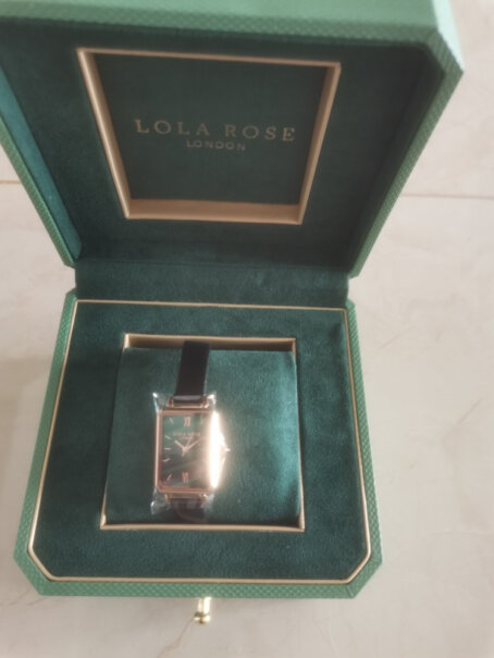 LolaRose手表女满天星英国时尚石英方形女士手表礼物为什么没有送表带？