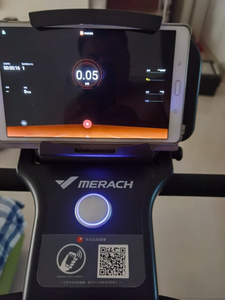 麦瑞克磁控动感单车智能健身车家用商用静音运动健身器材这个伤膝盖不？