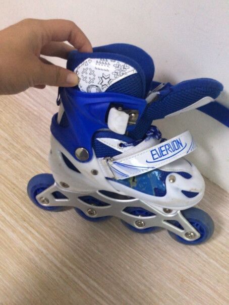 单排轮滑鞋EVERVON儿童套装溜冰鞋男女款轮滑鞋买前必看,分析应该怎么选择？