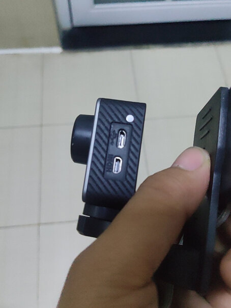 萤石 S3运动相机包装里有个边框，干嘛用的？